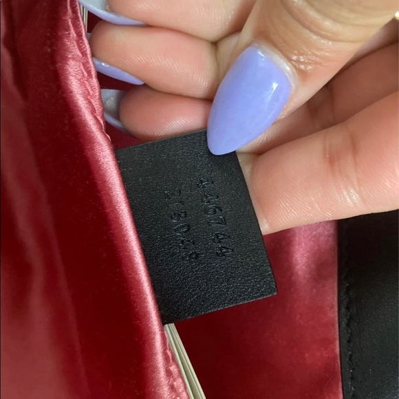 GUCCI
GG Marmont small crystal velvet shoulder bag - Picture 6 of 9